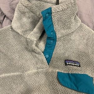 Patagonia grey/teal sweatshirt